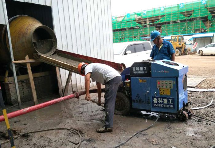 LEB-30二次結構柱輸送泵施工現場