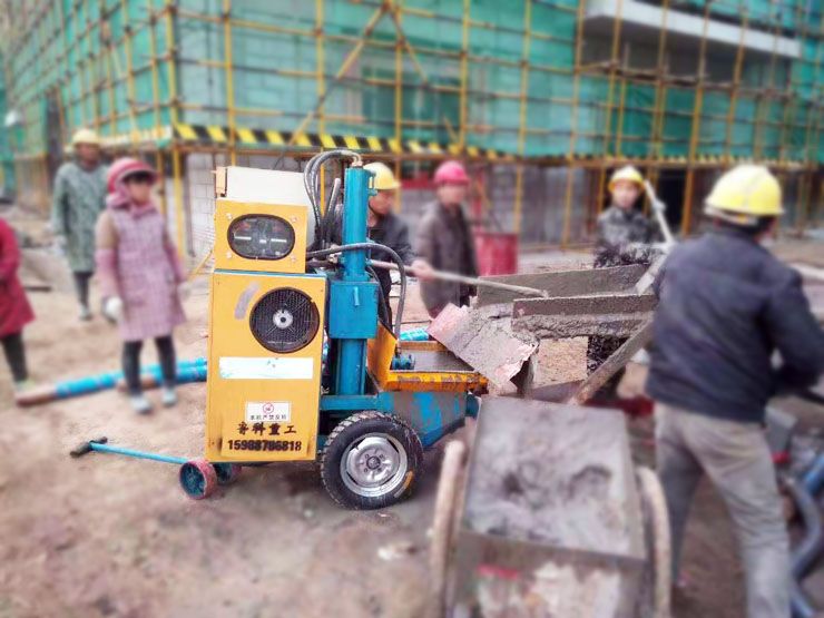 LKR-10二次結構柱輸送泵施工現場
